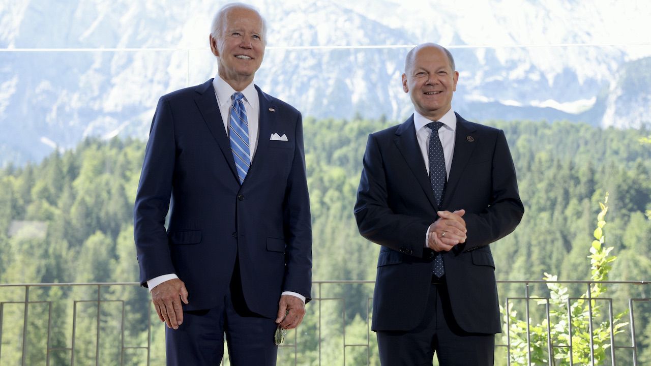 Joe Biden i Olaf Scholz (fot. PAP/EPA/Sean Gallup)