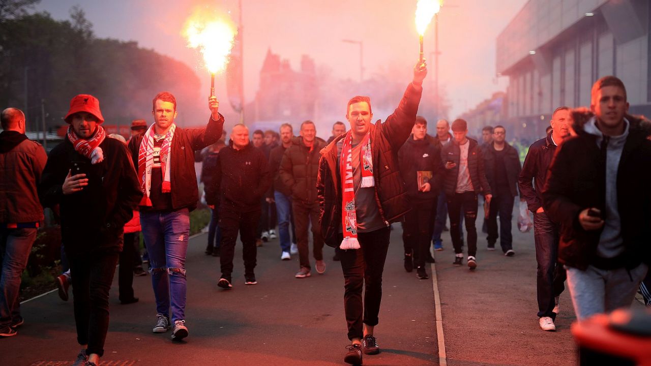 Kibice Liverpoolu przed jednym z domowych meczów (fot. Getty)