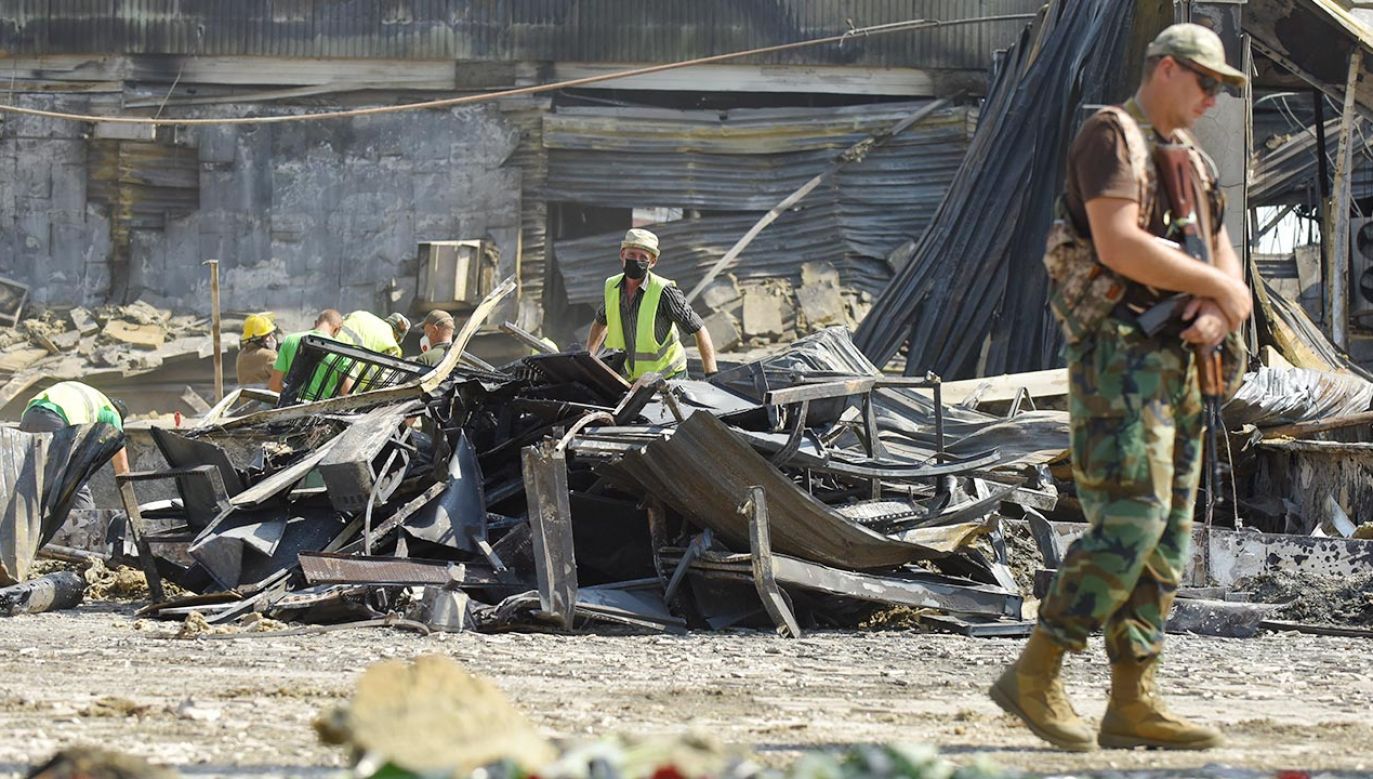 W ataku na centrum handlowe w Krzemieńczuku zginęło co najmniej 18 osób (fot. PAP/EPA/OLEG PETRASYUK)