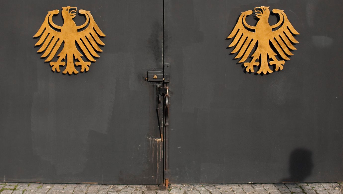 Orzeł RFN na bramie letniej rezydencji ambasadora Niemiec w Turcji. Fot. Thomas Trutschel/Photothek via Getty Images