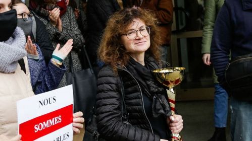 Наталля Дуліна падчас акцыі ў падтрымку студэнтаў і выкладчыкаў. 