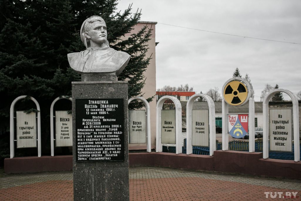 Помнік ліквідатару Васілю Ігнаценку ў Брагіне на поўдні Гомельскай вобласці, Беларусь. Фота: TYT.by
