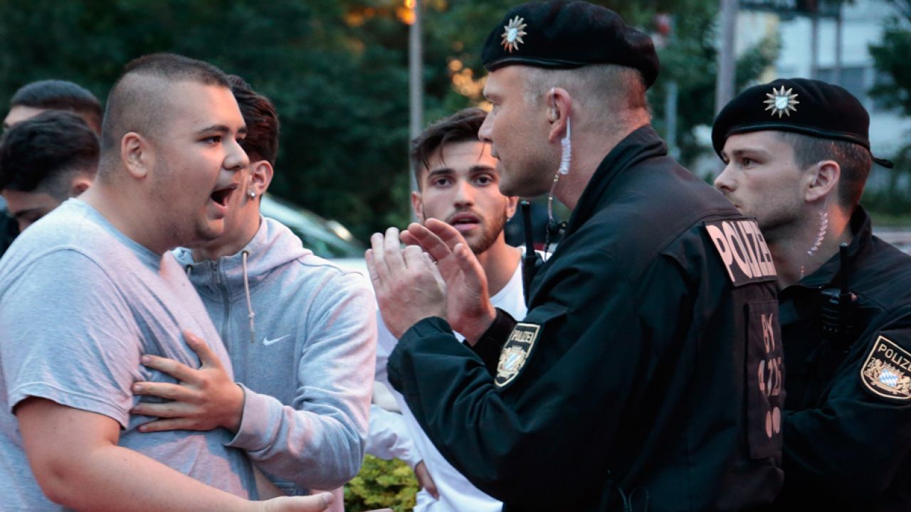 Do zajść między uchodźcami a skrajną prawicą dochodzi w Niemczech coraz częściej(fot. Johannes Simon/Getty Images) Do zajść między uchodźcami a skrajną prawicą dochodzi w Niemczech coraz częściej(fot. Johannes Simon/Getty Images)