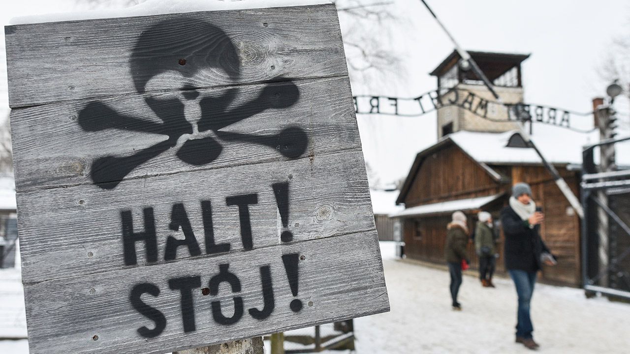 Niemcy założyli obóz Auschwitz w 1940 r., aby więzić w nim Polaków (fot. Artur Widak/Nur/Getty Images)