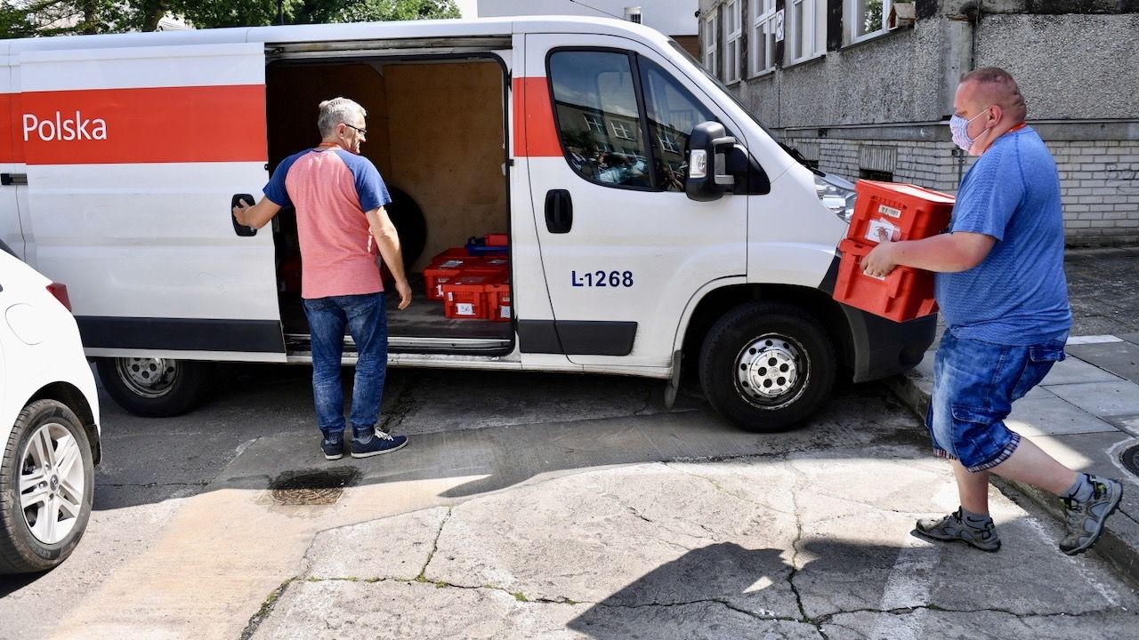 Zgłoszenie zamiaru głosowania korespondencyjnego przed I turą dotyczy też głosowania 12 lipca (fot. PAP/Marcin Bielecki) Zgłoszenie zamiaru głosowania korespondencyjnego przed I turą dotyczy też głosowania 12 lipca (fot. PAP/Marcin Bielecki)