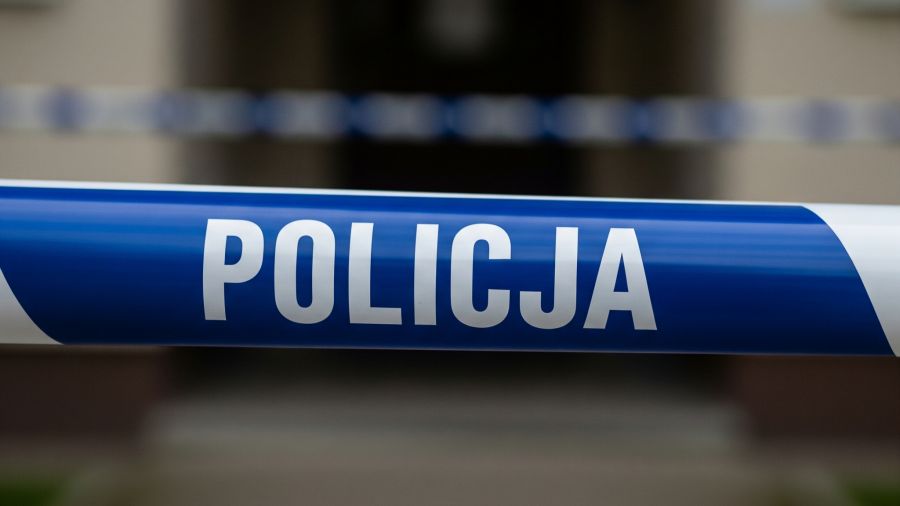 Pobicie w Mielnie. Para z zarzutami za atak na 63-latka. Dziecko trafiło do pieczy zastępczej (zdjęcie ilustracyjne, wygenerowane przez Google AI)