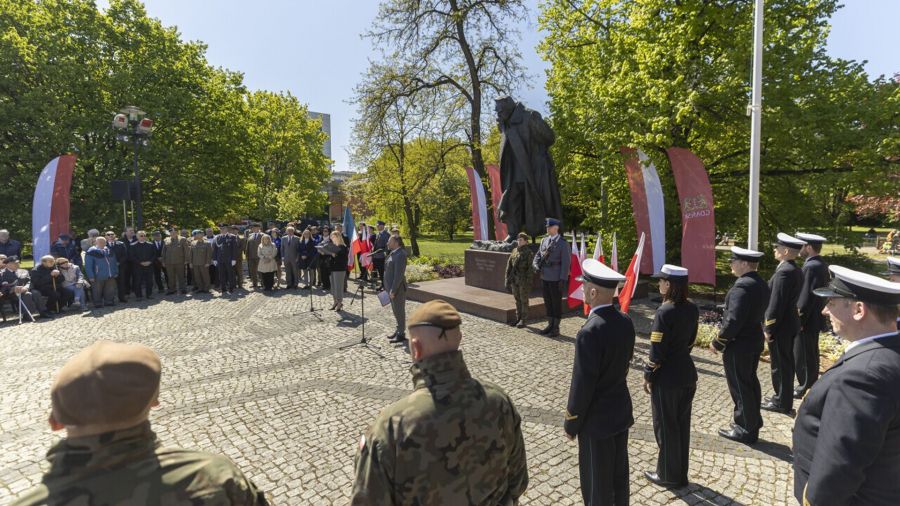 Uroczystości w 90. rocznicę śmierci marszałka Józefa Piłsudskiego  (fot. Grzegorz Mehring/ www.gdansk.pl)