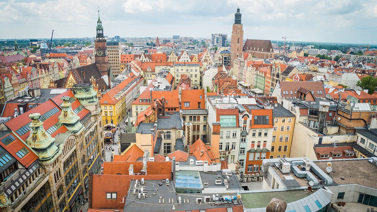Wiceprezydentem Wrocławia Sebastian Lorenc jest od 2018 roku. Wcześniej, od 2011 roku, był radnym miasta (fot. Shutterstock/Alexander Lukatskiy) Wiceprezydentem Wrocławia Sebastian Lorenc jest od 2018 roku. Wcześniej, od 2011 roku, był radnym miasta (fot. Shutterstock/Alexander Lukatskiy)