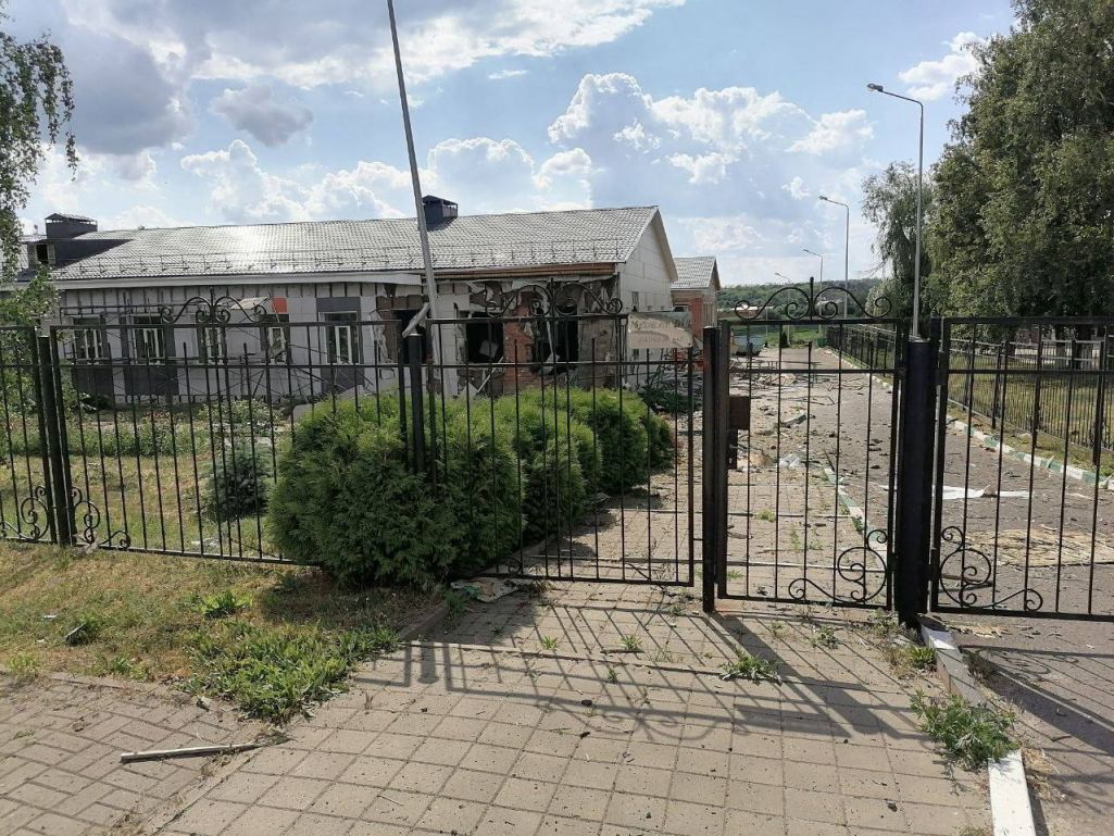 Здымак мае ілюстрацыйны характар. Наступствы абстрэлу вёскі Мурам у Белгародскай вобласці Расеі. 1 чэрвеня 2024 года. (Фота: vvgladkov / Telegram)