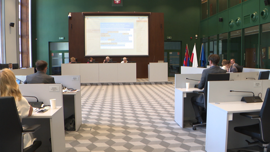 Finanse Szczecina. Lotnisko i kredyt podzieliły radnych