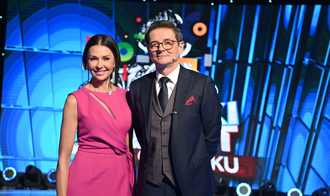 W Wielkim Teście wiedzy o Koperniku udział wzięły gwiazdy Telewizji Polskiej, artyści, sportowcy i dziennikarze. Program poprowadzili Anna Popek i Przemysław Babiarz. Fot. Jan Bogacz / TVP