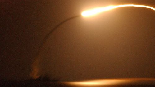Wystrzelenie pocisku Tomahawk. Zdj. U.S. Navy / wiki cc