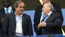 Michel Platini (L) i Sepp Blatter (P) (fot. Getty)