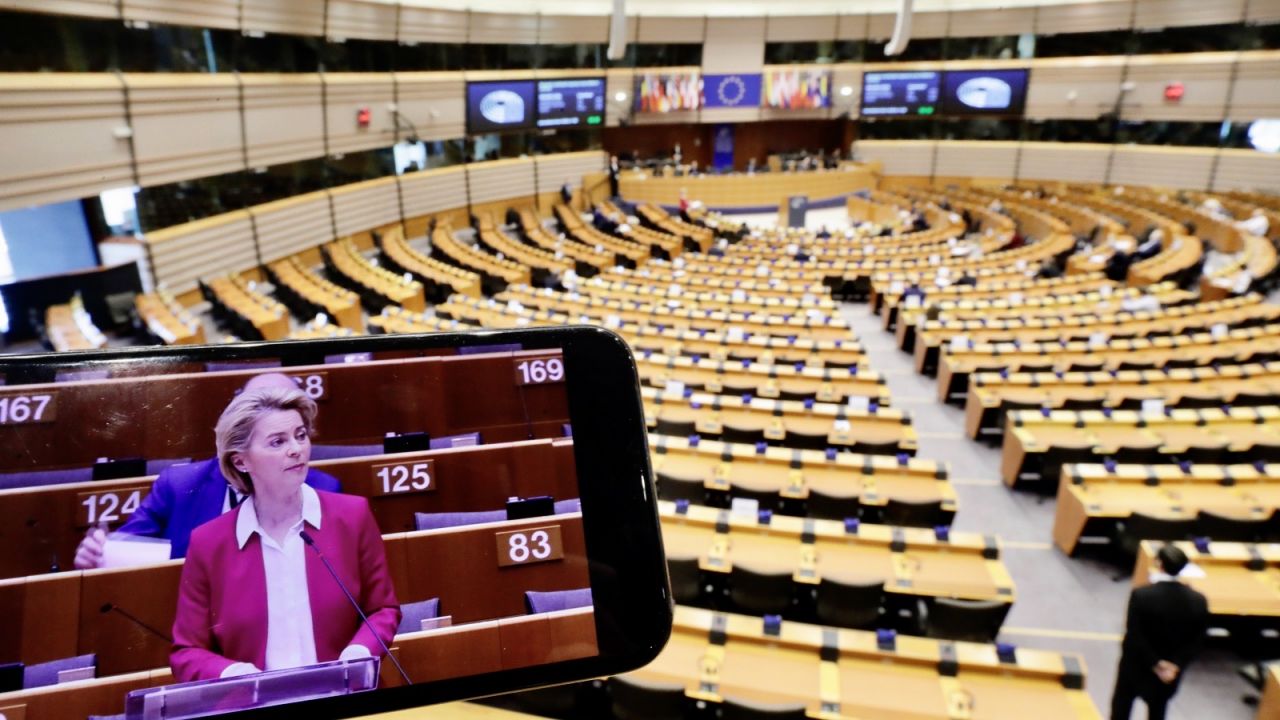 Europejska Służba Działań Zewnętrznych analizuje i ujawnia dezinformacje na temat koronawirusa (fot. PAP/EPA/OLIVIER HOSLET) Europejska Służba Działań Zewnętrznych analizuje i ujawnia dezinformacje na temat koronawirusa (fot. PAP/EPA/OLIVIER HOSLET)