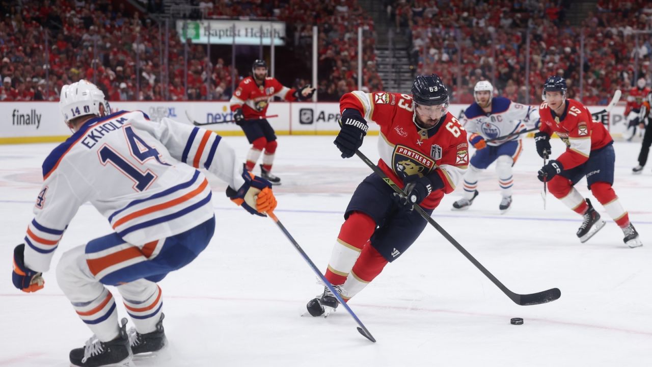 Drużyny w NHL rozegrają więcej meczów (fot. Getty).