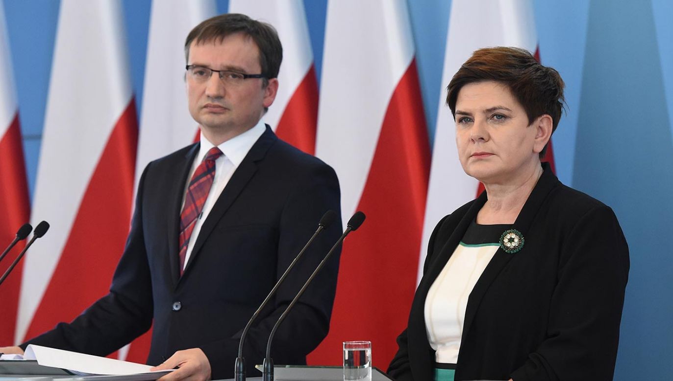 Zbigniew Ziobro i Beata Szydło (fot. PAP/Radek Pietruszka)