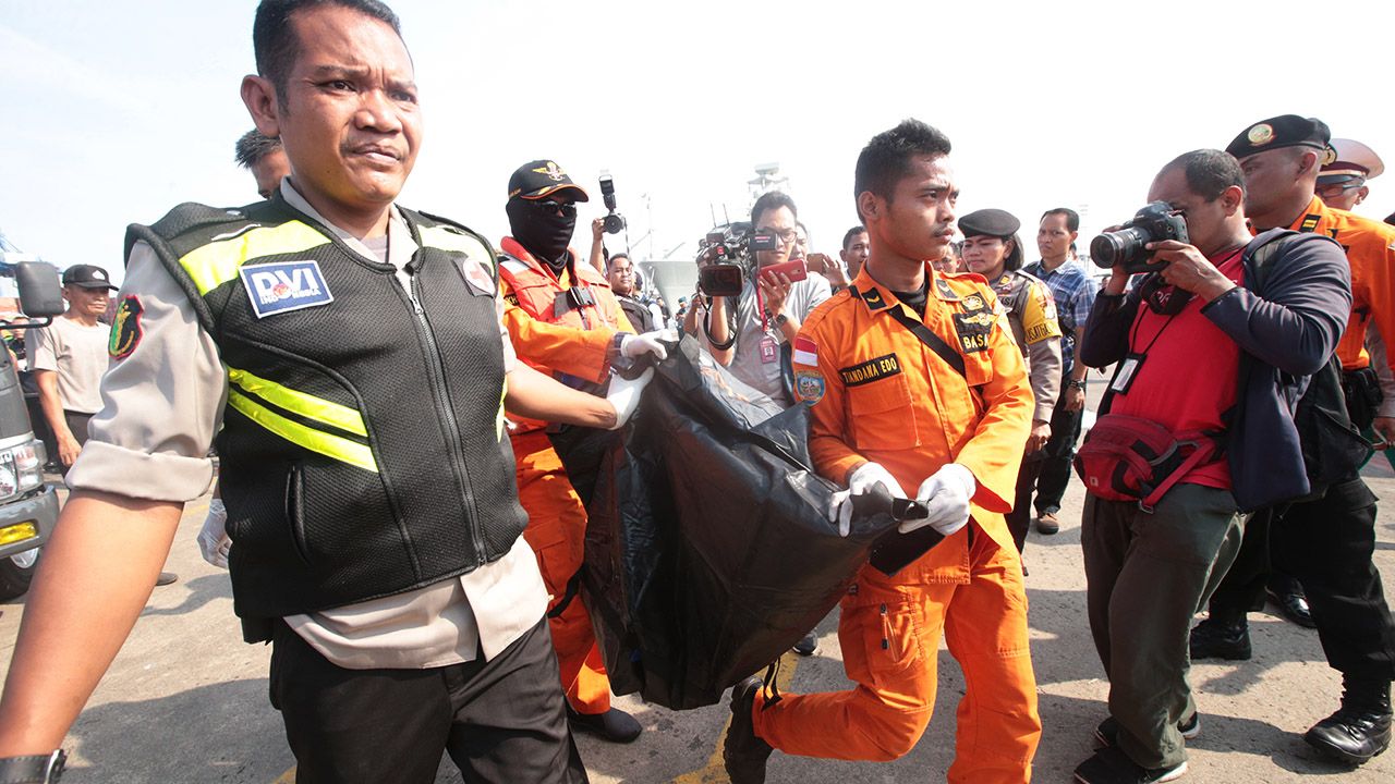 Samolot pasażerski indonezyjskich linii Lion Air runął do morza kilkanaście minut po starcie (fot. PAP/EPA/BAGUS INDAHONO) Samolot pasażerski indonezyjskich linii Lion Air runął do morza kilkanaście minut po starcie (fot. PAP/EPA/BAGUS INDAHONO)