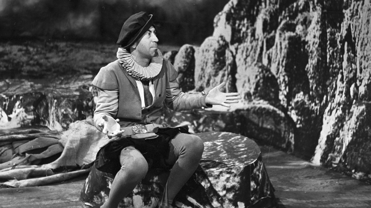 Odnajdywał się w przeróżnych rolach. Na zdjęciu w sztuce „Burza” Teatru Telewizji również w 1964 roku (fot. TVP)