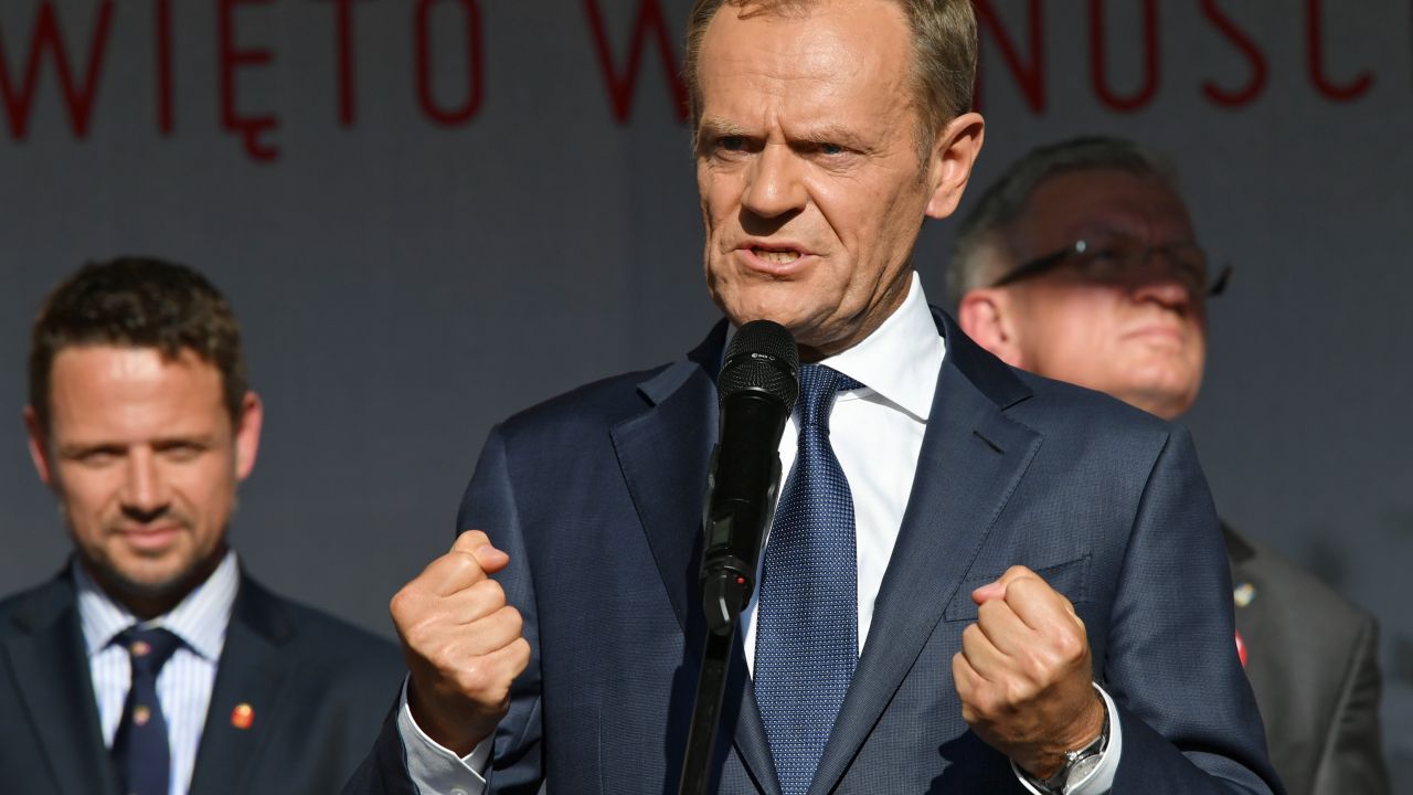 Donald Tusk i Rafał Trzaskowski (fot. PAP/Adam Warżawa) Donald Tusk i Rafał Trzaskowski (fot. PAP/Adam Warżawa)