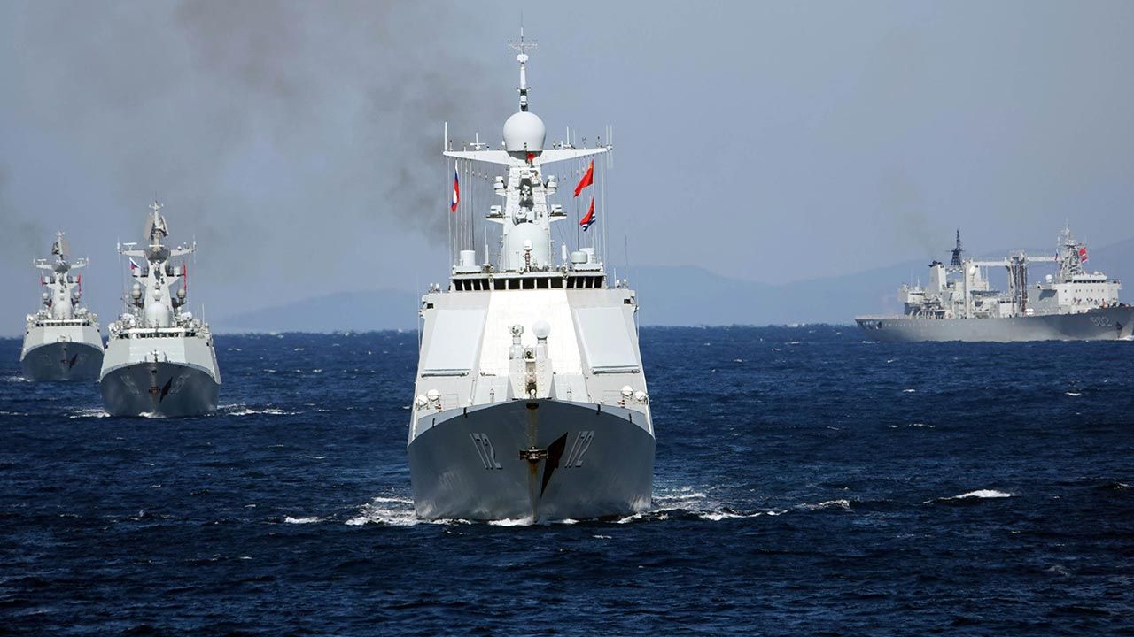 Ćwiczenia marynarki chińskiej (fot. Sun Zifa/China News Service via Getty Images, zdjęcie ilustracyjne)