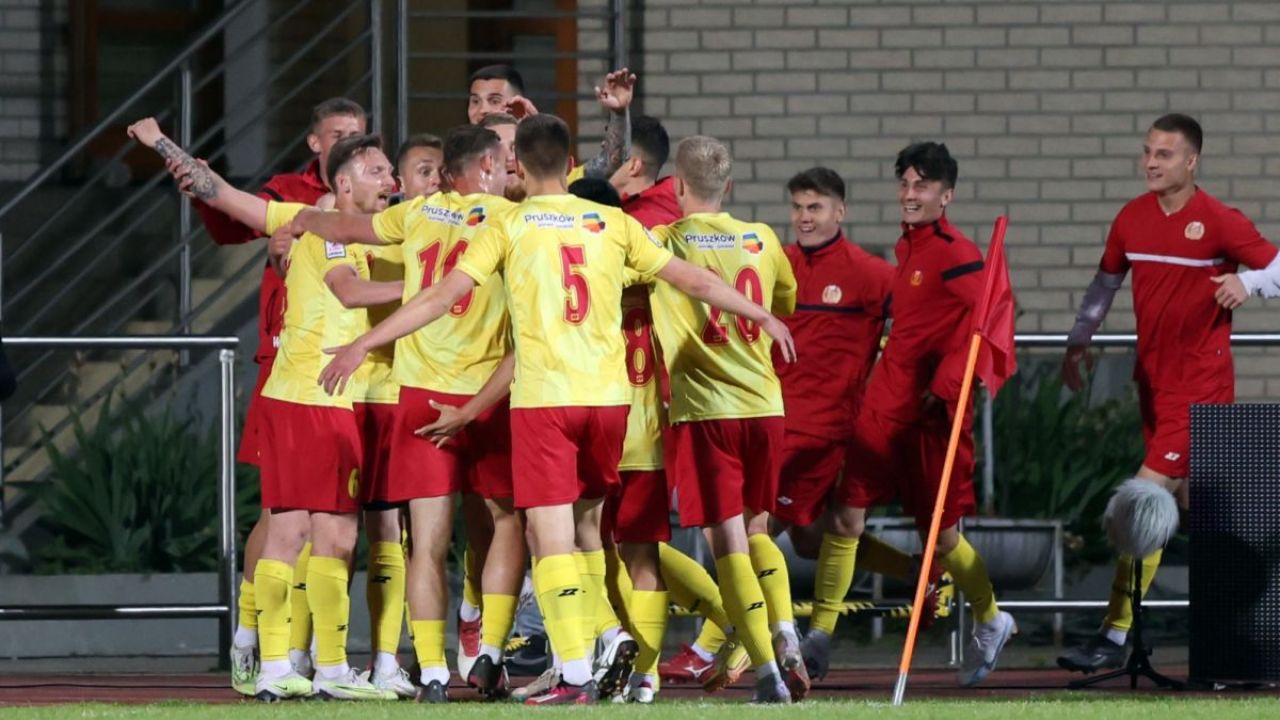 Piłkarze Znicza Pruszków (fot. 400mm.pl)