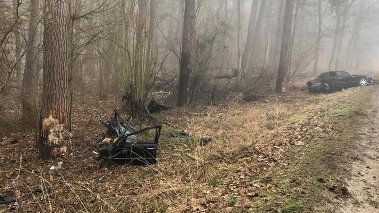 Kierujący stracił panowanie nad pojazdem (fot. Policja) Kierujący stracił panowanie nad pojazdem (fot. Policja)
