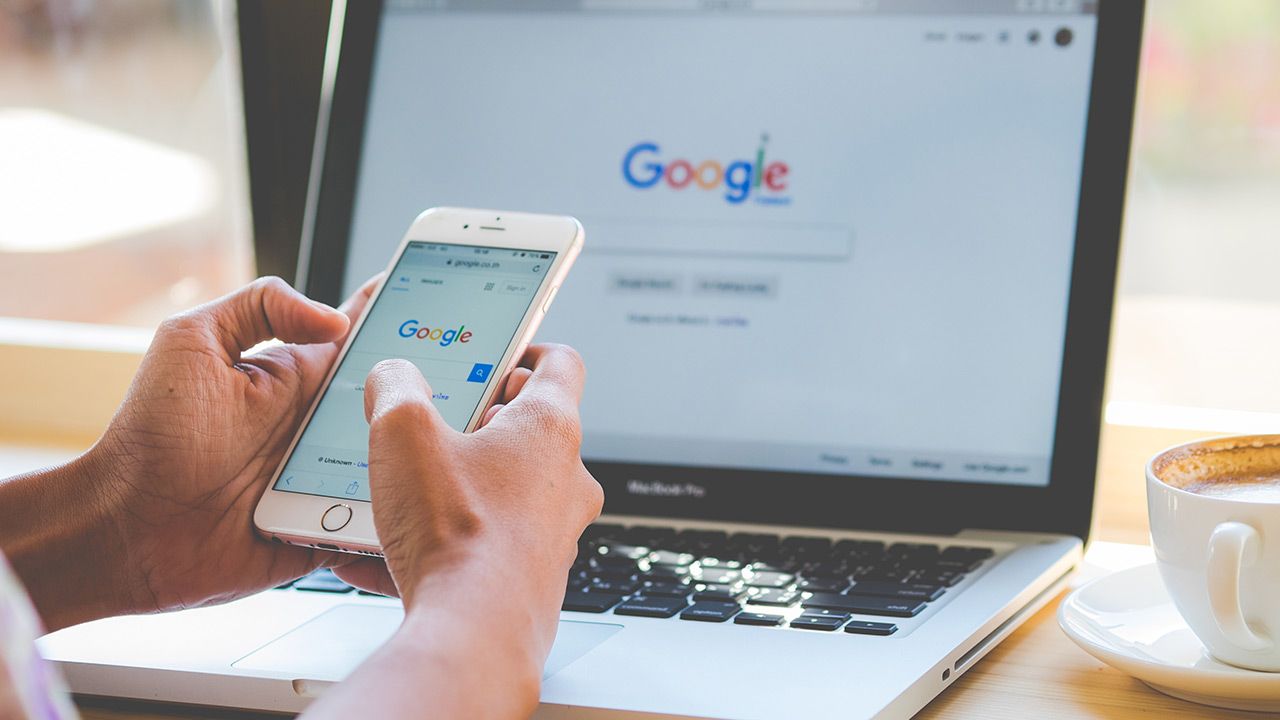 Heads Up to funkcja dla tych, którzy nie potrafią oderwać wzroku od swojego telefonu(fot. Shutterstock) Heads Up to funkcja dla tych, którzy nie potrafią oderwać wzroku od swojego telefonu(fot. Shutterstock)