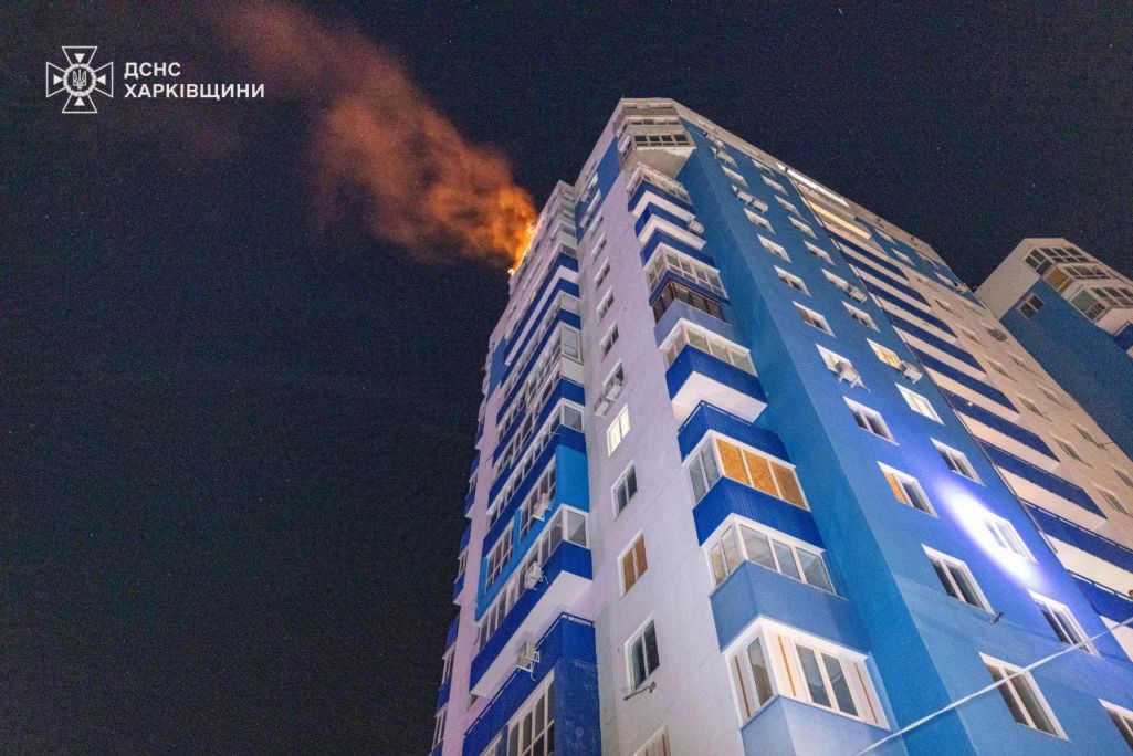 Дом у Харкаве, у які ўдарылі дроны. Фота: ДСНС України