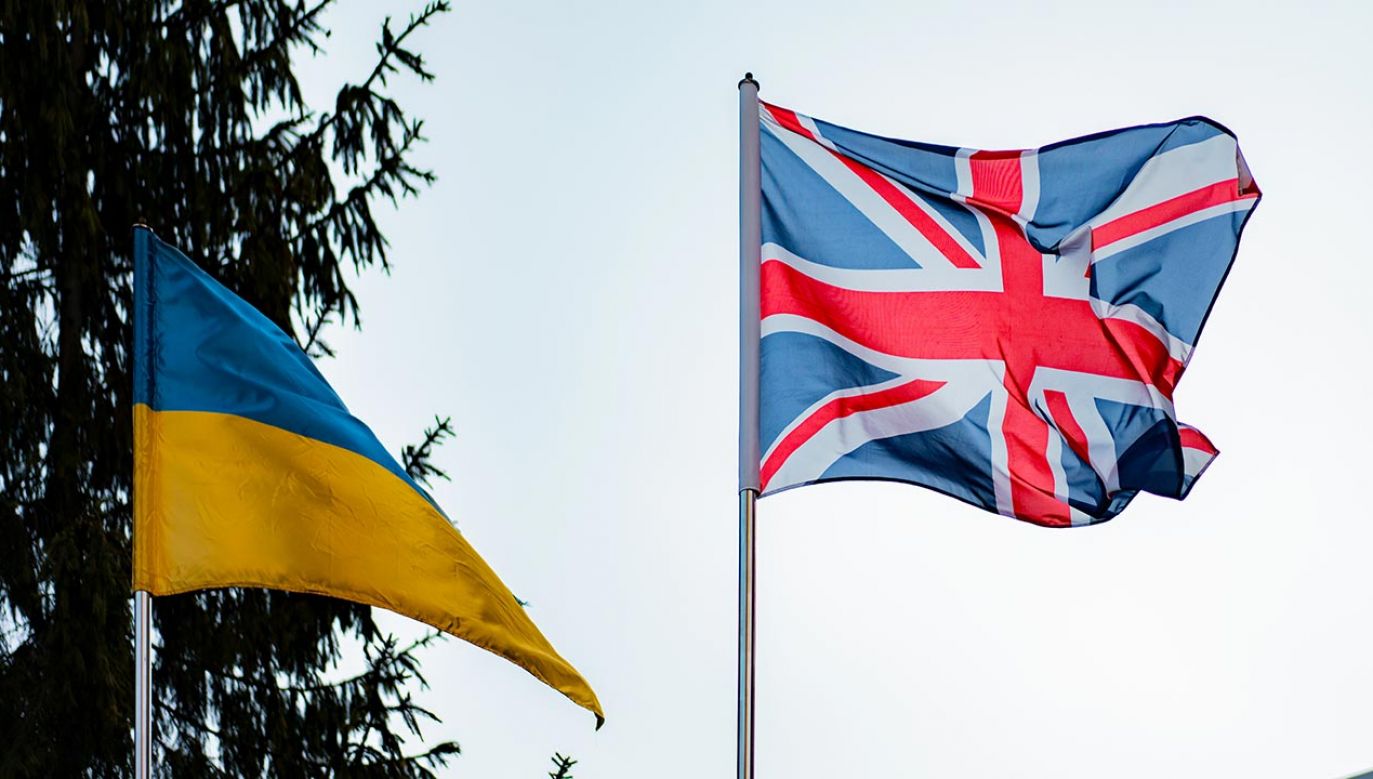 Brytyjczycy ograniczają liczbę pracowników ambasady na Ukrainie (fot. Shutterstock/AndriiKoval)