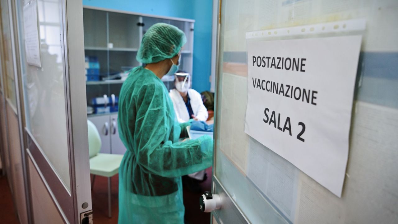 Władze kładą nacisk na zapobieganie grypie także w czasie pandemii koronawirusa (fot. Shutterstock, zdj. ilustr.)