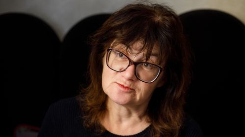 Выкладчыца і былая палітзняволеная Наталля Дуліна. Адпрацавала 29 гадоў у Менскім лінгвістычным універсітэце, была дацэнтам кафедры італьянскай мовы. Была ў зняволенні з кастрычніка 2022 года. 21 чэрвеня 2025 года Наталля была вызваленая і прымусова вывезеная разам з іншымі палітвязнямі ў Літву. Вільня, Літва. 22 кастрычніка 2025 года. Фота: Белсат