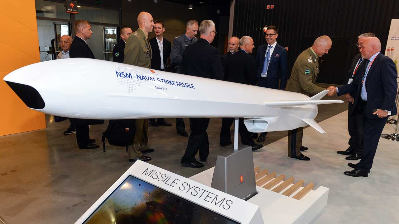 Pocisk NSM na organizowanych przez MON targach „Balt Military Expo 2016” (fot. FORUM/ Lukasz Dejnarowicz) Pocisk NSM na organizowanych przez MON targach „Balt Military Expo 2016” (fot. FORUM/ Lukasz Dejnarowicz)