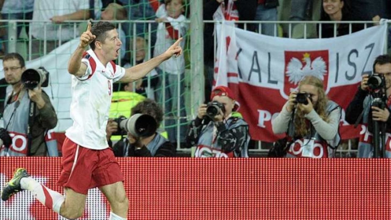 Ochrona meczu pocięła polskie flagi? (sport.tvp.pl)