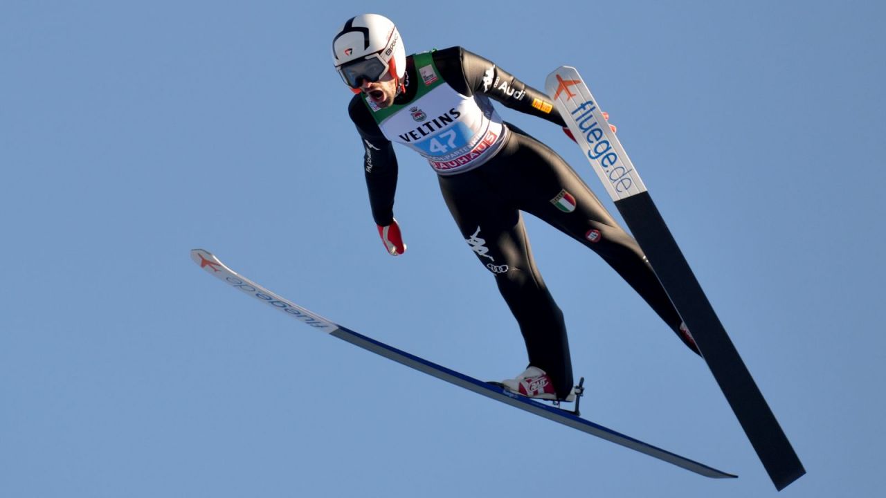 Na Skoczka Narciarskiego Tuż Przed Wybiciem Z Progu Skoczni Działa Federico Cecon kończy karierę skoczka narciarskiego (sport.tvp.pl)