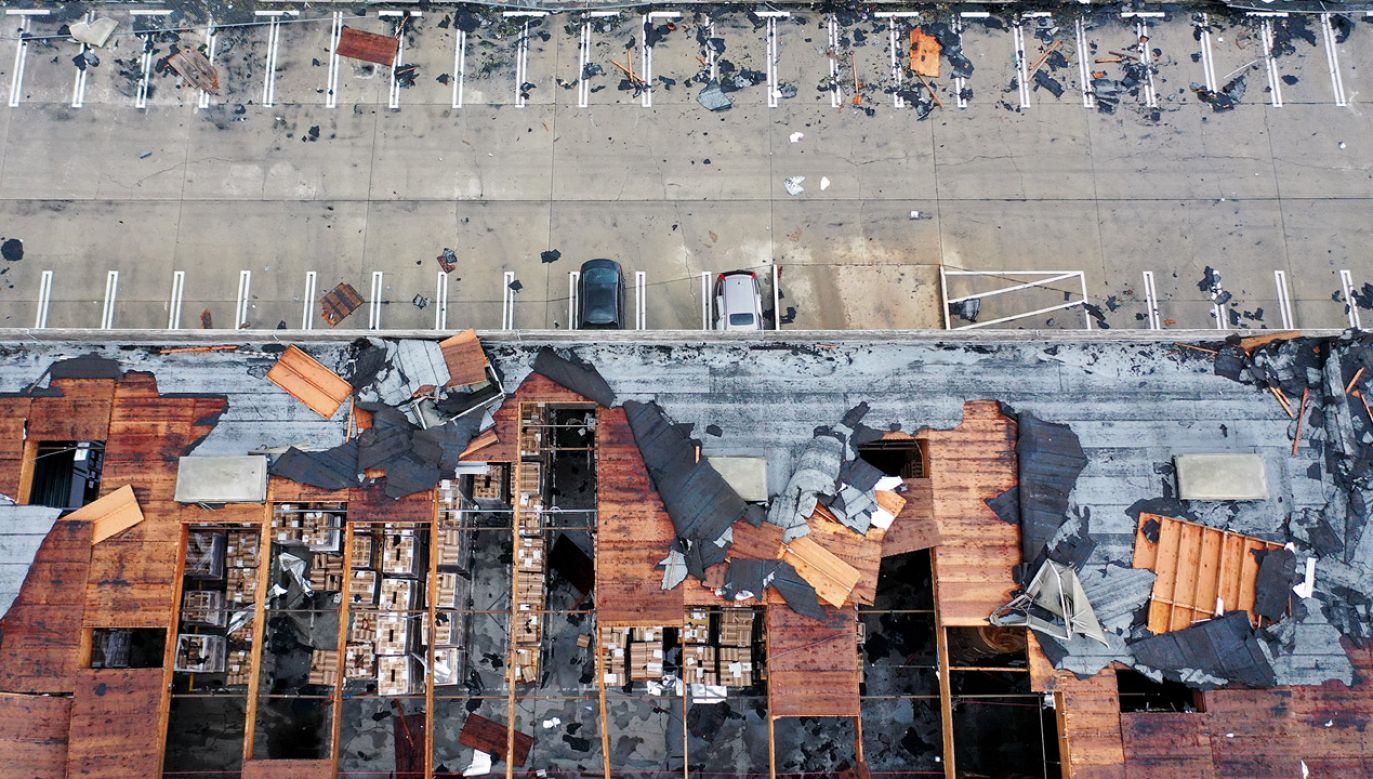 Tornado zrywało dachy budynków w Montebello (fot. Mario Tama/Getty)