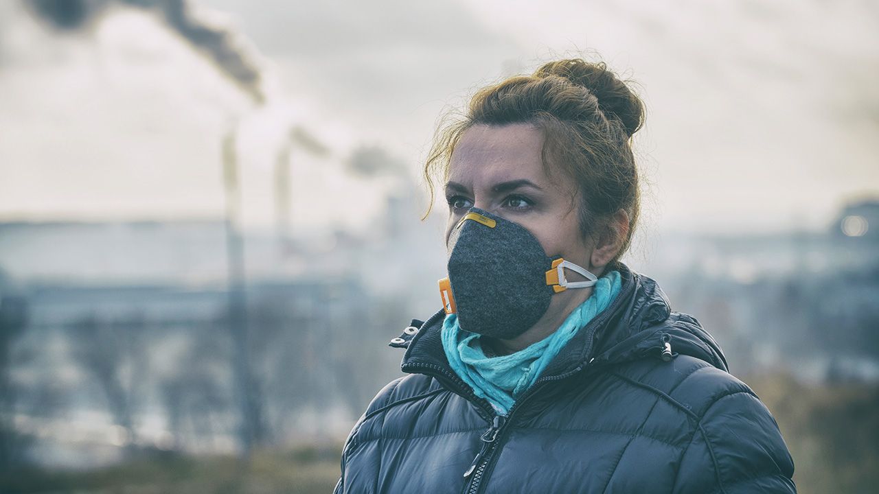 Smog przyczynia się do pogorszenia stanu zdrowia mieszkańców również na dłuższą metę (fot. Shutterstock/Monika Wisniewska) Smog przyczynia się do pogorszenia stanu zdrowia mieszkańców również na dłuższą metę (fot. Shutterstock/Monika Wisniewska)