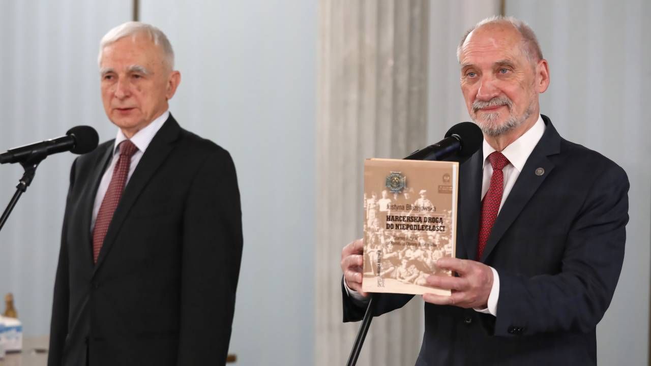 Piotr Naimski i Antoni Macierewicz działali w KOR (fot. PAP/Tomasz Gzell) Piotr Naimski i Antoni Macierewicz działali w KOR (fot. PAP/Tomasz Gzell)