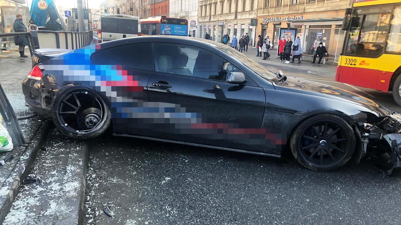 Do wypadku tego doszło na ul. Targowej w Warszawie (fot. Twitter/@Policja_KSP) Do wypadku tego doszło na ul. Targowej w Warszawie (fot. Twitter/@Policja_KSP)
