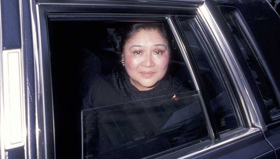 Imelda Marcos wciąż cieszy się wpływami w filipińskiej polityce (fot. Ron Galella Collection via Getty Images)