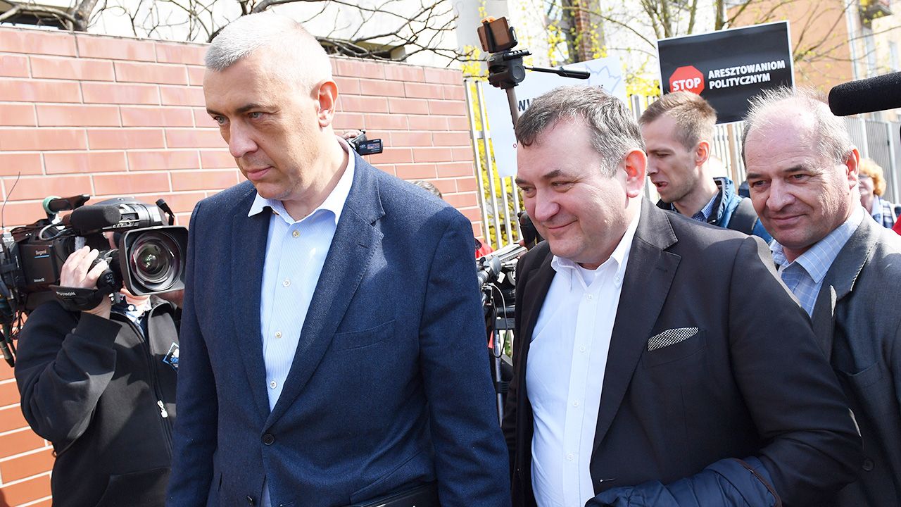 Adwokat Roman Giertych i sekretarz generalny PO Stanisław Gawłowski w drodze do Prokuratury Krajowej w Szczecinie (fot. PAP/Marcin Bielecki) Adwokat Roman Giertych i sekretarz generalny PO Stanisław Gawłowski w drodze do Prokuratury Krajowej w Szczecinie (fot. PAP/Marcin Bielecki)