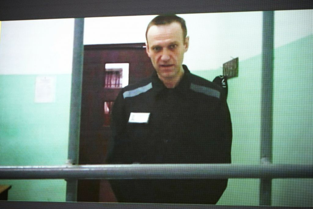 Лідар расейскай апазіцыі Аляксей Навальны прысутнічае праз відэасувязь у Вярхоўным судзе Расеі ў Маскве з калоніі ў Мелехаве Уладзімірскай вобласці. Масква, Расея. 22 чэрвеня 2023 году. (Фота: Alexander Zemlianichenko / AP Photo / East News)