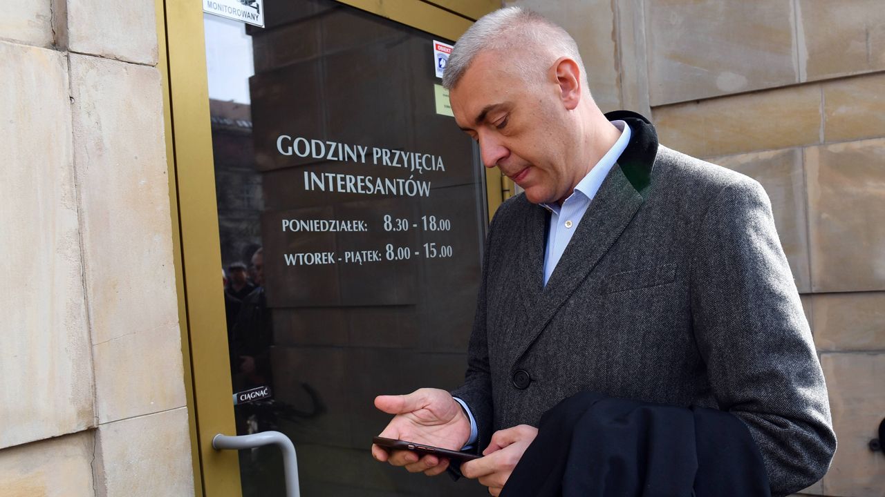 Telewizja w sobotnim oświadczeniu zapowiedziała obronę dziennikarzy (fot. arch.pap/ Marcin Bielecki) Telewizja w sobotnim oświadczeniu zapowiedziała obronę dziennikarzy (fot. arch.pap/ Marcin Bielecki)