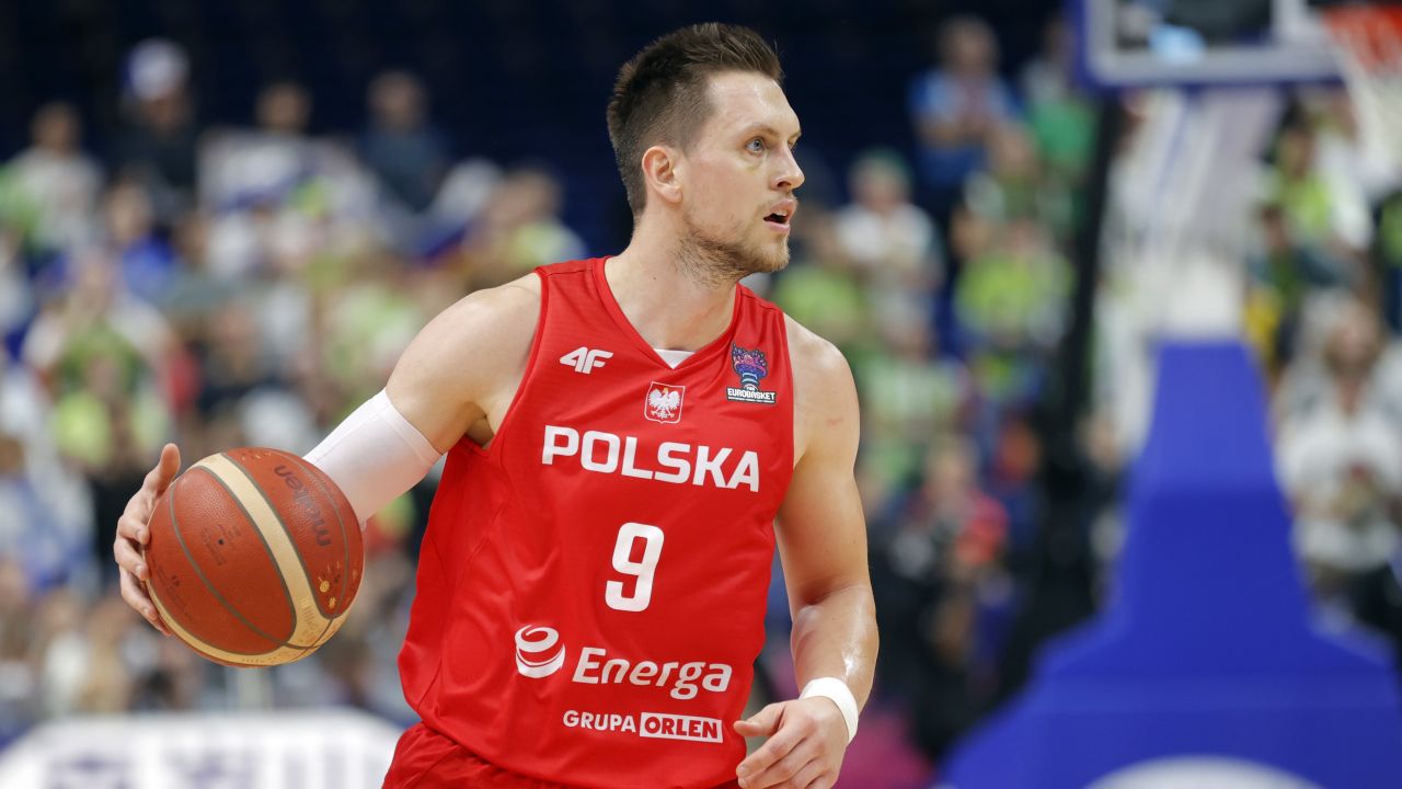 Kapitan reprezentacji Polski zagrał genialny mecz przeciw Słowenii (fot. Pedja Milosavljevic/DeFodi Images via Getty Images) Kapitan reprezentacji Polski zagrał genialny mecz przeciw Słowenii (fot. Pedja Milosavljevic/DeFodi Images via Getty Images)