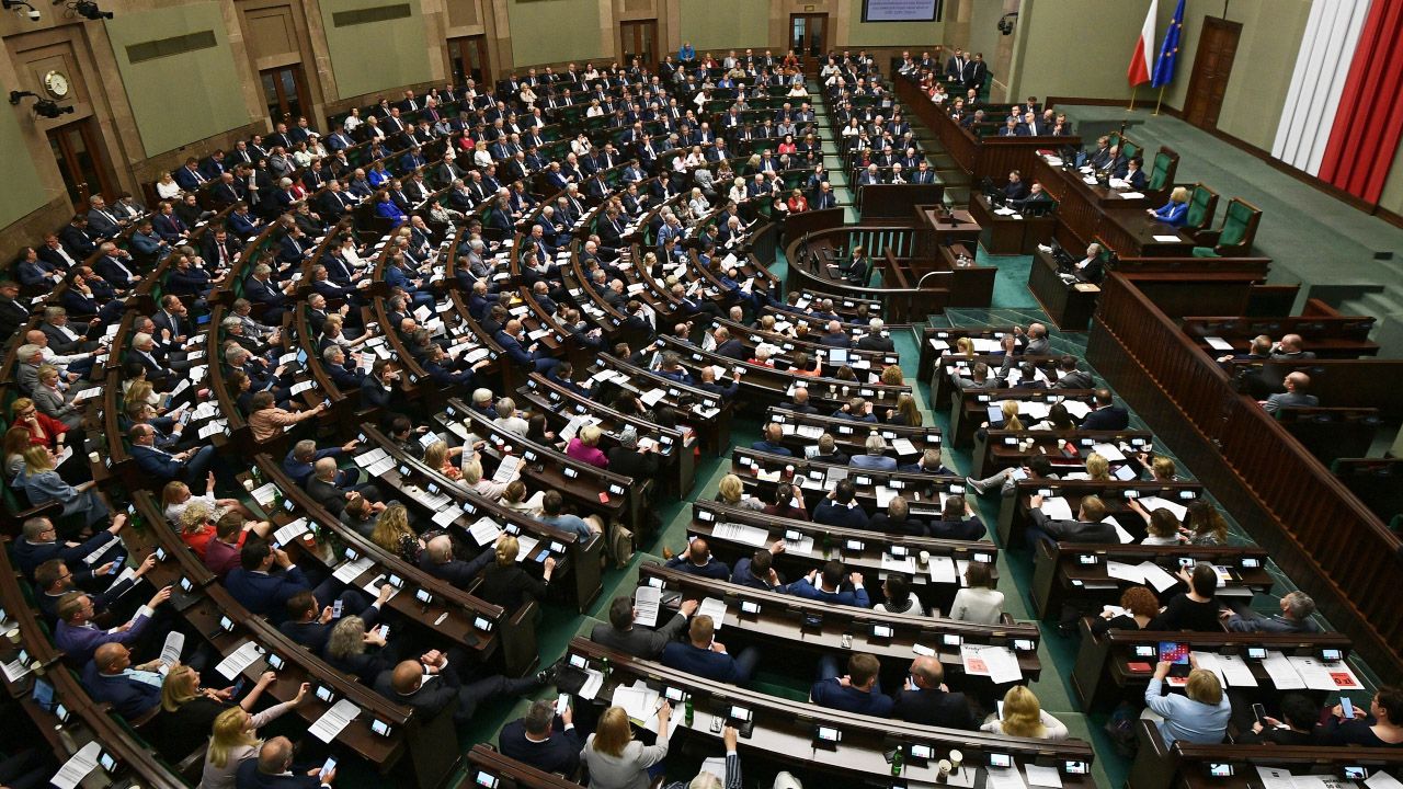 Na jakie poparcie mogą liczyć partie? (fot. PAP/Marcin Obara) Na jakie poparcie mogą liczyć partie? (fot. PAP/Marcin Obara)