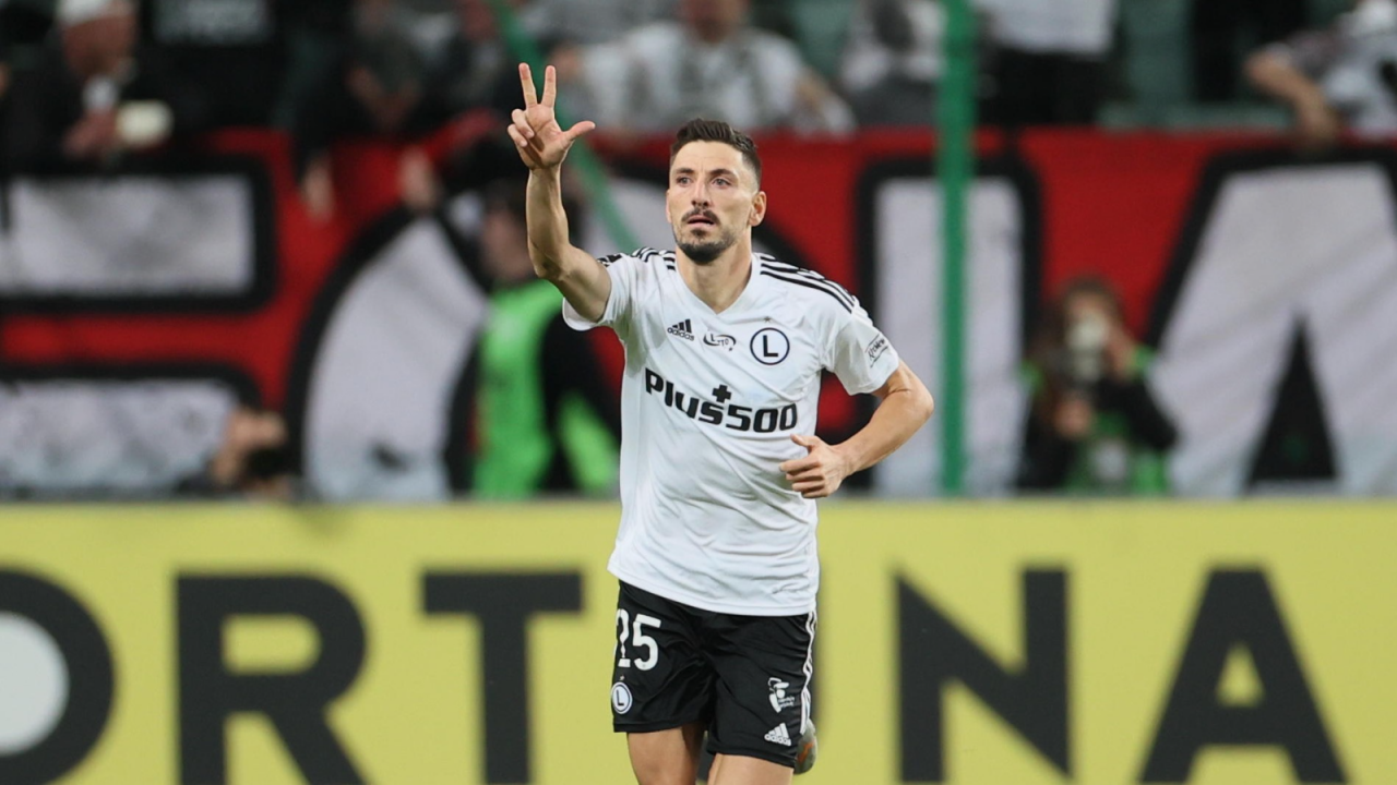 Filip Mladenović jednak pożegna się z Legią Warszawa po wygaśnięciu kontraktu? (fot: PAP)