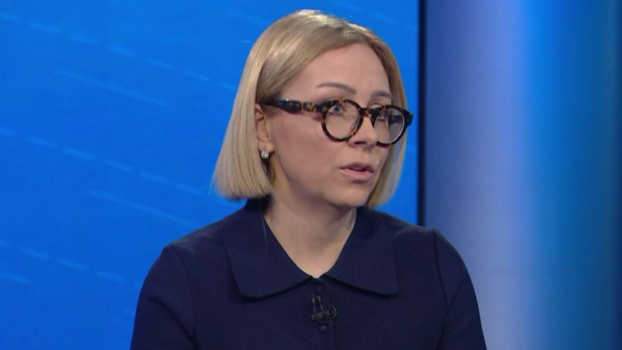 Mec. dr Katarzyna Gajowniczek-Pruszyńska przestrzega przed dalszą brutalizacją języka polityków (fot. TVP Info)