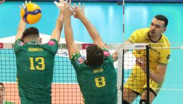 Szymon Adamczyk (z lewej w bloku; fot. PAP)