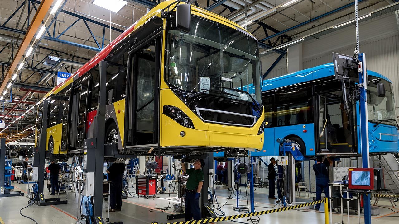 Volvo Buses zdecydowało o stopniowym wygaszeniu i zamknięciu swojej fabryki autobusów (fot. PAP/Maciej Kulczyński) Volvo Buses zdecydowało o stopniowym wygaszeniu i zamknięciu swojej fabryki autobusów (fot. PAP/Maciej Kulczyński)