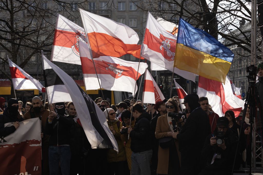Здымак мае ілюстрацыйны характар. Святкаванне Дня волі у Варшаве, Польшча. 25 сакавіка 2023 года. (Фота: Ян Лісіцкі / Белсат)