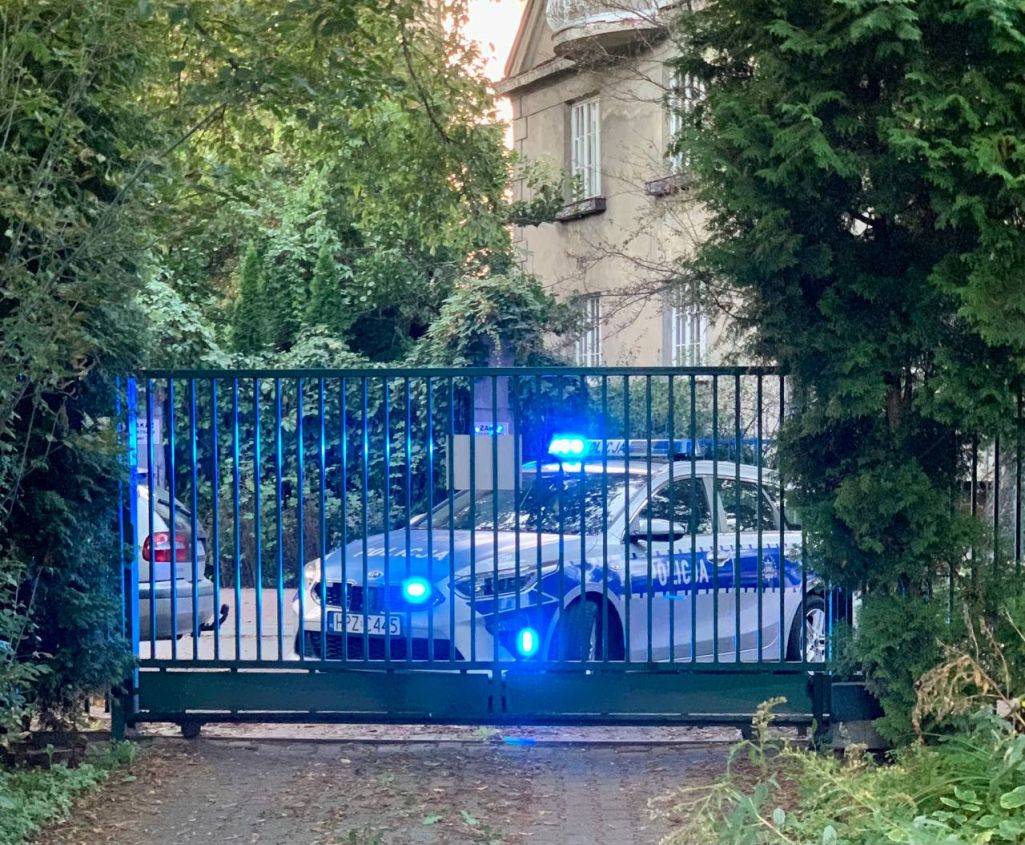 У паліцыю Варшавы паступіў званок пра мінаванне Беларускага дома. (Фота: pozirkonline / Telegram)